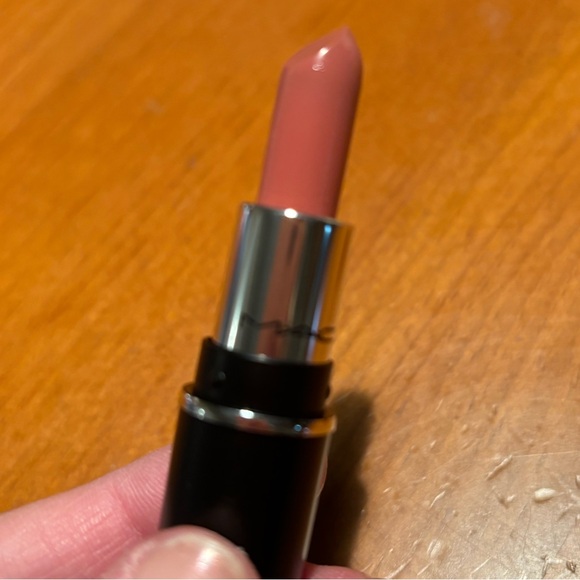 MAC Matte Lipstick Velvet Teddy - Picture 7 of 16